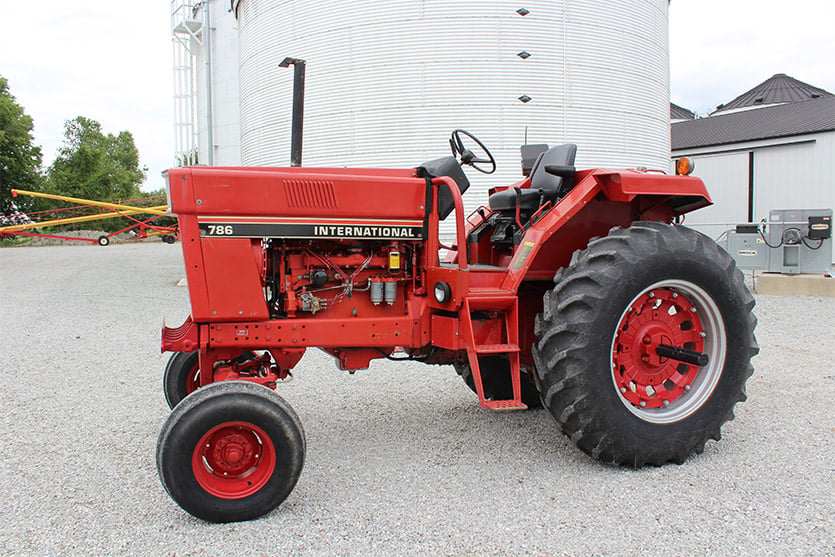 International 786 Tractor